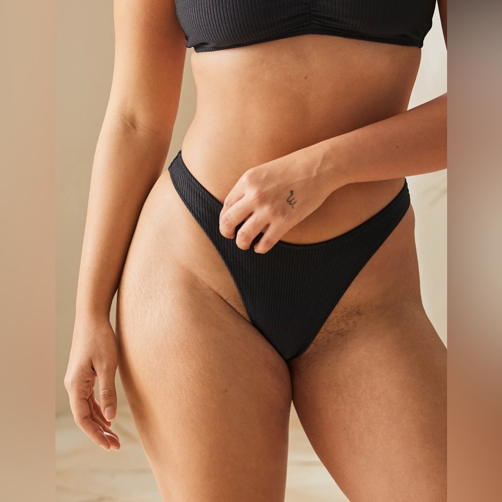 Aerie Shine Rib Thong Bikini Bottom.
Size S